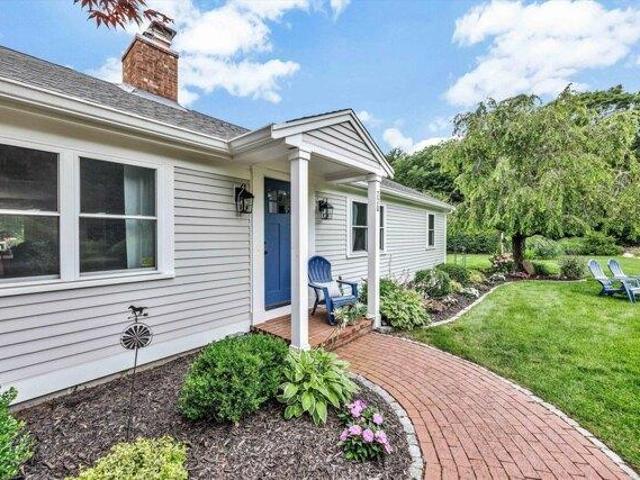 house with 5 bedroom, Pocasset MA ES105533970