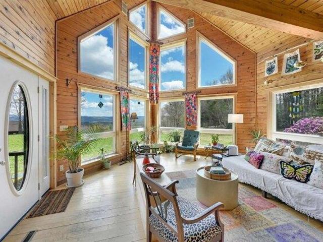 house with 5 bedroom, Putney VT ES104513118