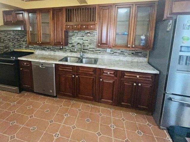 house with 5 bedroom, Randolph MA ES105497334