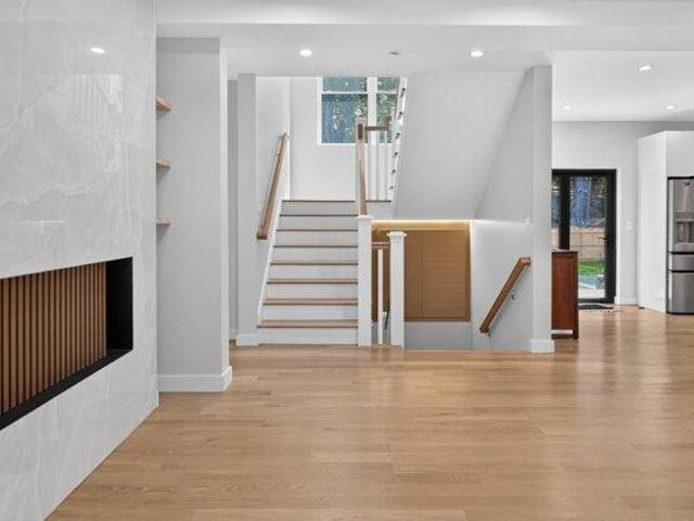 house with 5 bedroom, Reading MA ES105632289
