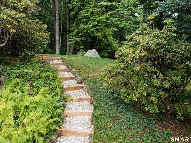 house with 5 bedroom, Redding CT ES105535730