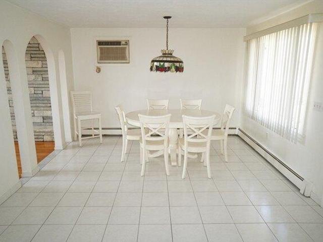 house with 5 bedroom, Revere MA ES105630107
