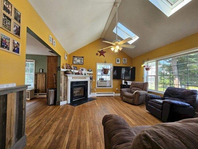 house with 5 bedroom, Skowhegan ME ES105574401