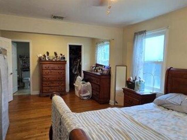 house with 5 bedroom, Shelton CT ES105535159