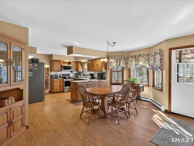 house with 5 bedroom, Shelton CT ES105562319