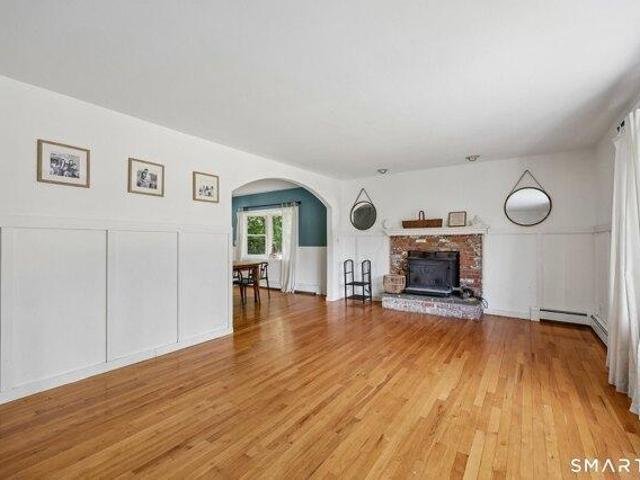 house with 5 bedroom, Shelton CT ES105588359