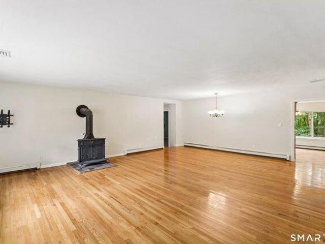 house with 5 bedroom, Shelton CT ES105613990