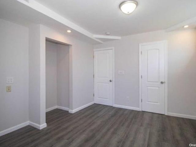 house with 5 bedroom, Shirley NY DLS72692208