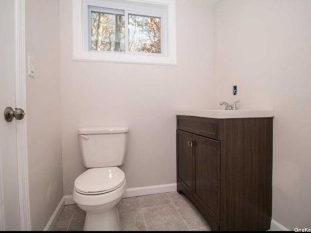 house with 5 bedroom, Shirley NY ELS72692208