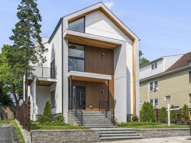 house with 5 bedroom, Somerville MA ES105399811