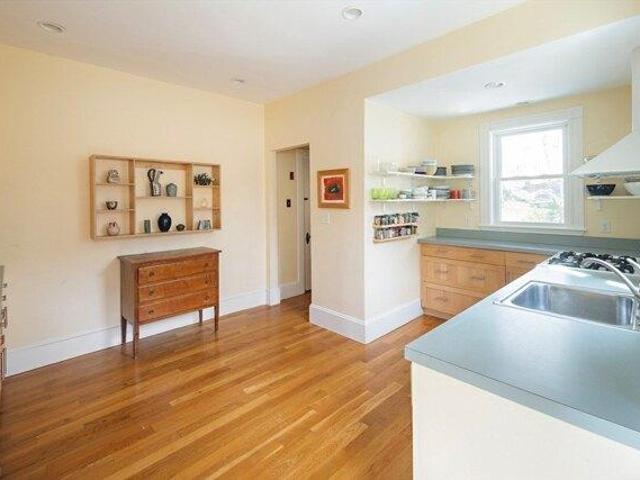 house with 5 bedroom, Somerville MA ES103494168