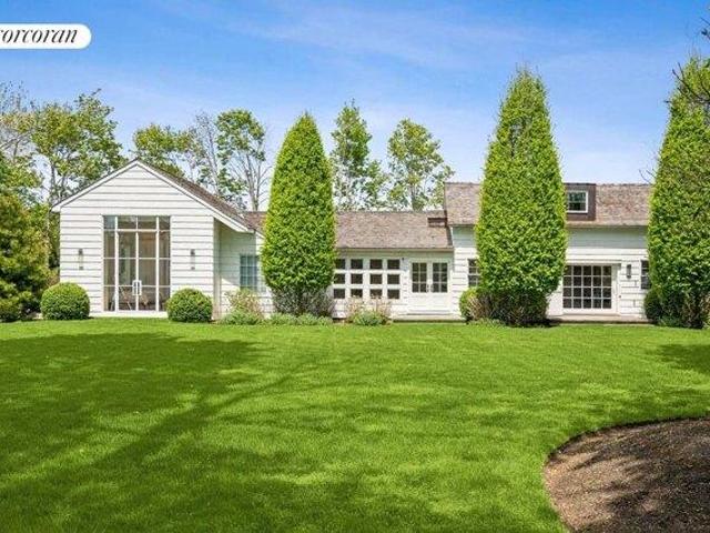 house with 5 bedroom, Southampton NY ES105293570