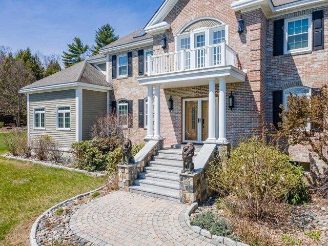 house with 5 bedroom, Swanzey NH ES105364539
