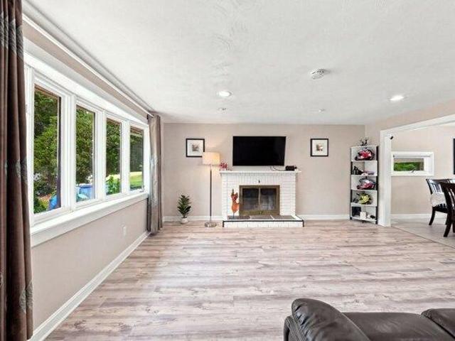 house with 5 bedroom, Stoughton MA ES105414878