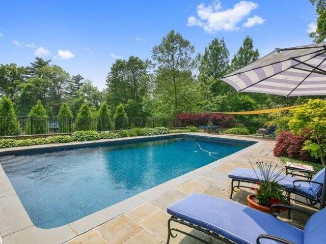 house with 5 bedroom, Stamford CT ES105440632