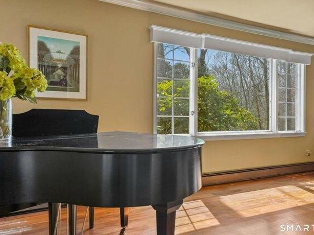 house with 5 bedroom, Stratford CT ES105557765