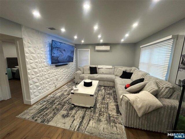 house with 6 bedroom, Totowa NJ ES105550719