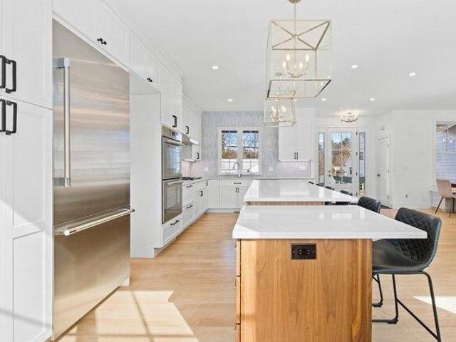 house with 6 bedroom, Waltham MA ES105477899