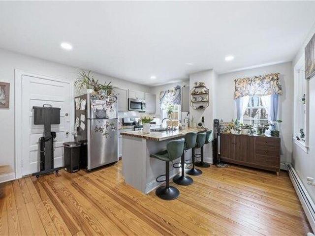 house with 6 bedroom, Warren RI ES105661512