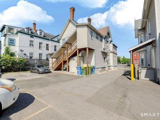 house with 6 bedroom, Waterbury CT ES104149539