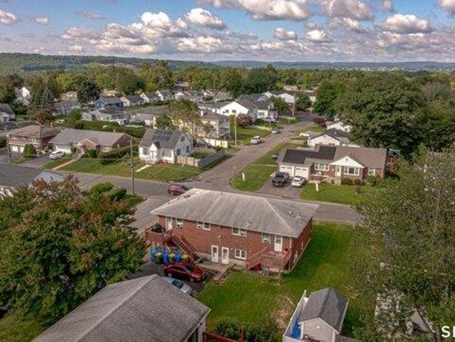 house with 6 bedroom, Waterbury CT ES105425958
