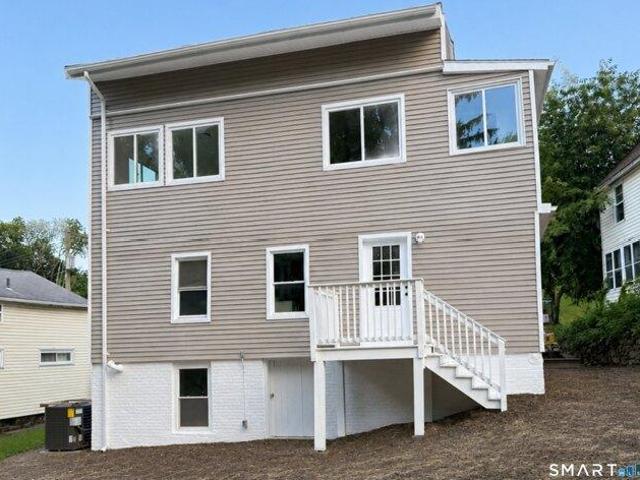 house with 6 bedroom, Waterbury CT ES105476260