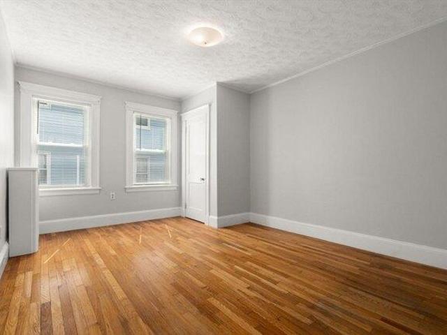house with 6 bedroom, Watertown MA ES105419011