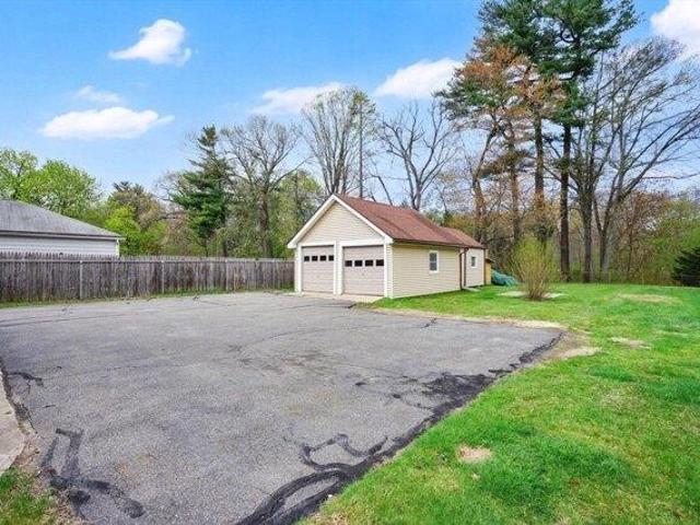 house with 6 bedroom, West Springfield MA ES105365661