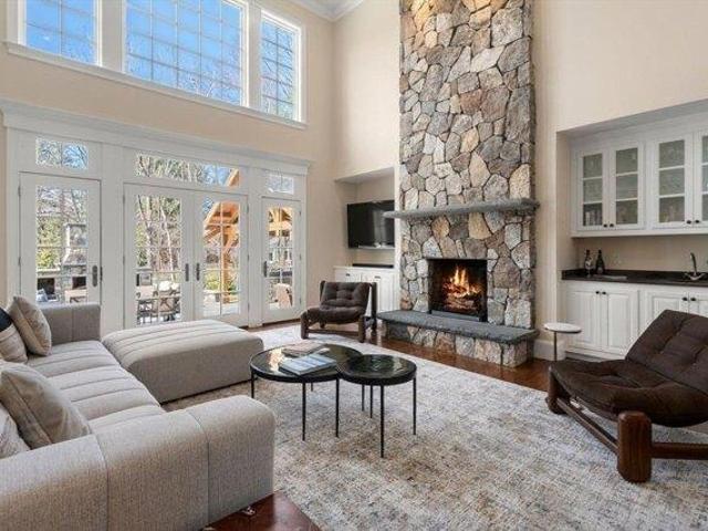 house with 6 bedroom, Weston MA ES104409336