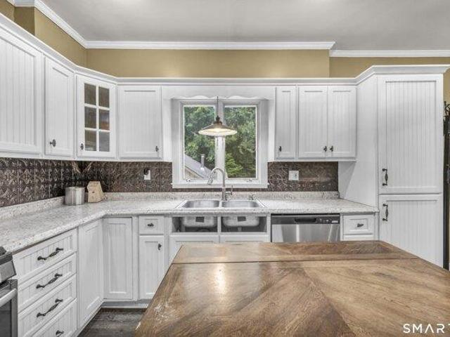 house with 6 bedroom, Windham CT ES105679440