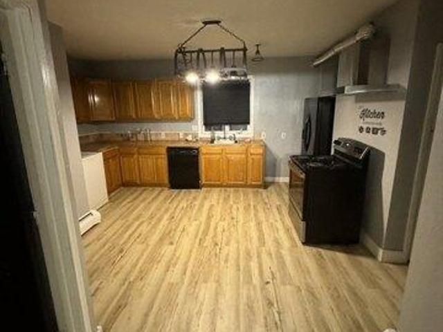 house with 6 bedroom, Worcester MA ES104411153