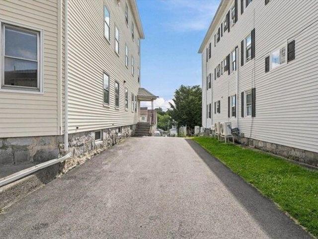 house with 6 bedroom, Worcester MA ES104440636