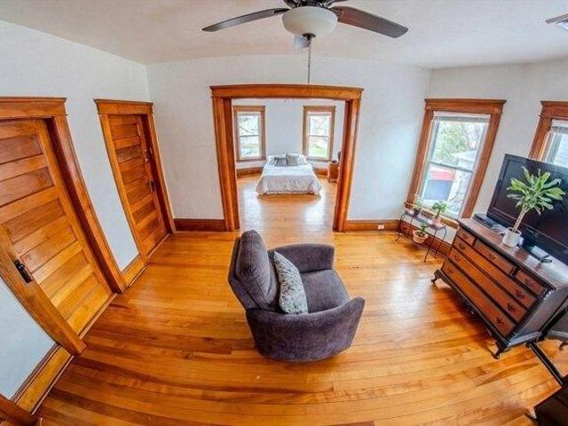 house with 6 bedroom, Worcester MA ES104444521
