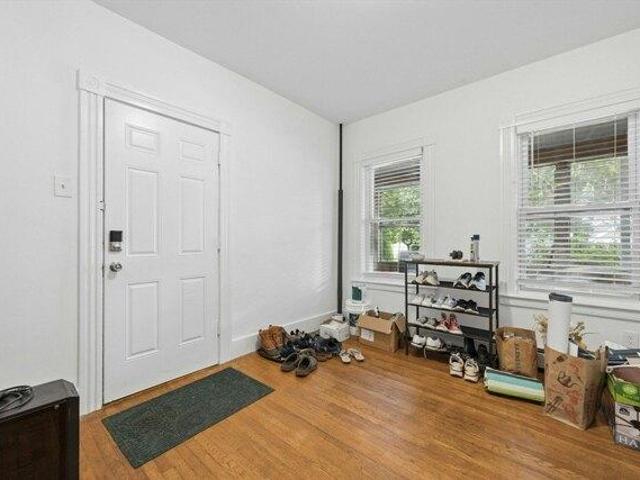 house with 6 bedroom, Worcester MA ES105319430