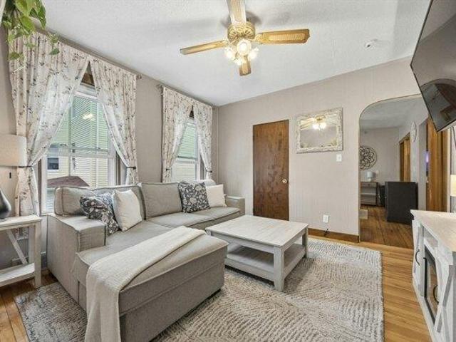 house with 6 bedroom, Worcester MA ES105387399
