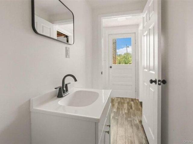 house with 6 bedroom, Accord NY ES105292898
