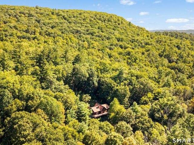 house with 6 bedroom, Barkhamsted CT ES105550630
