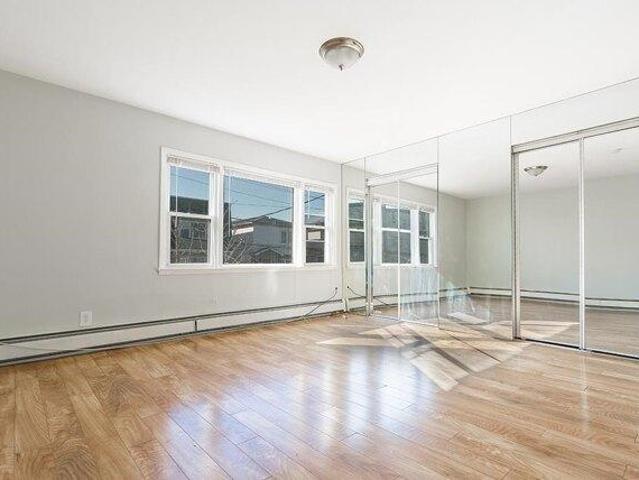 house with 6 bedroom, Bayonne NJ ES105255176