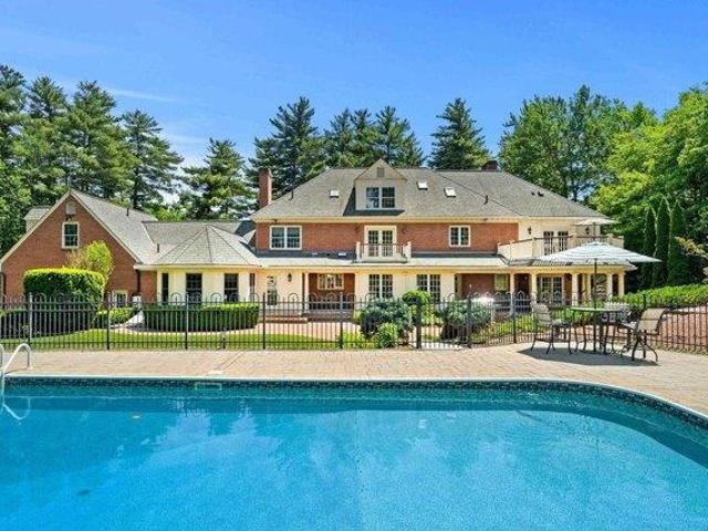 house with 6 bedroom, Bedford NH ES104332159