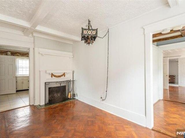 house with 6 bedroom, Bergenfield NJ ES105614103