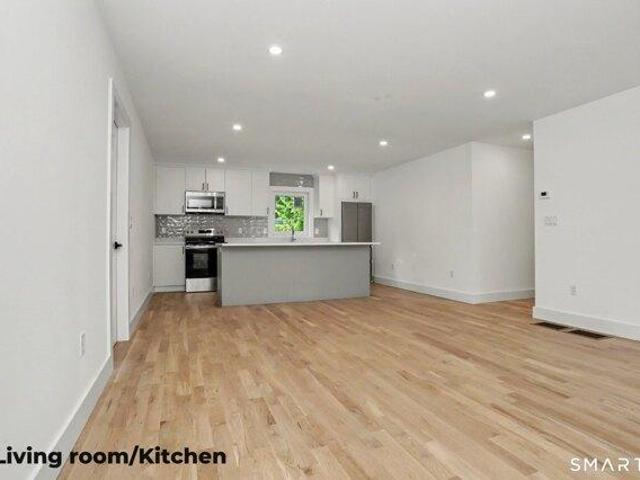 house with 6 bedroom, Bethel CT ES105428286
