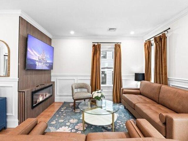 house with 6 bedroom, Boston MA ES105427338