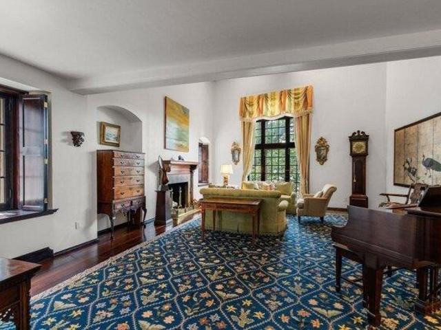 house with 6 bedroom, Boston MA ES105629347