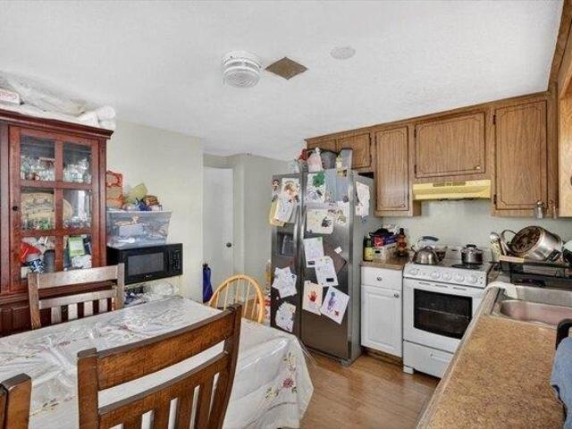 house with 6 bedroom, Brockton MA ES105402815