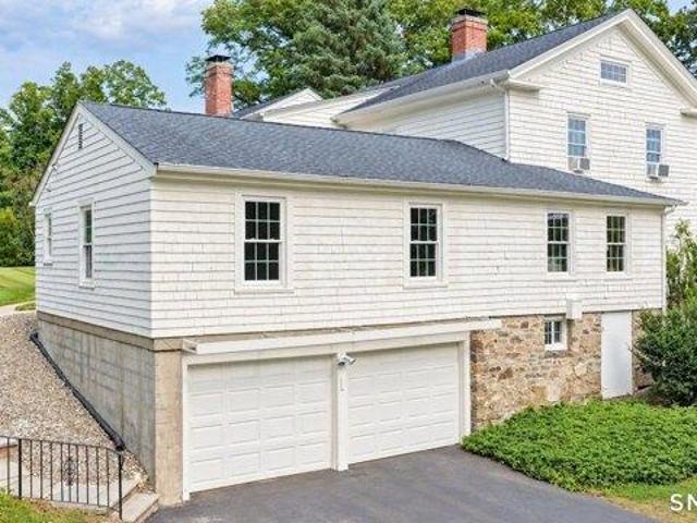 house with 6 bedroom, Branford CT ES105477591