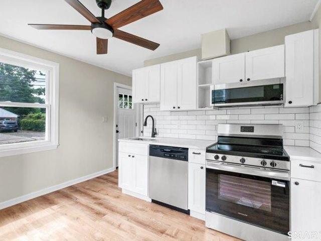 house with 6 bedroom, Bridgeport CT ES105475481