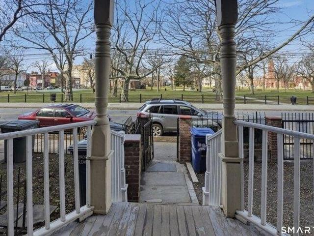 house with 6 bedroom, Bridgeport CT ES105648398