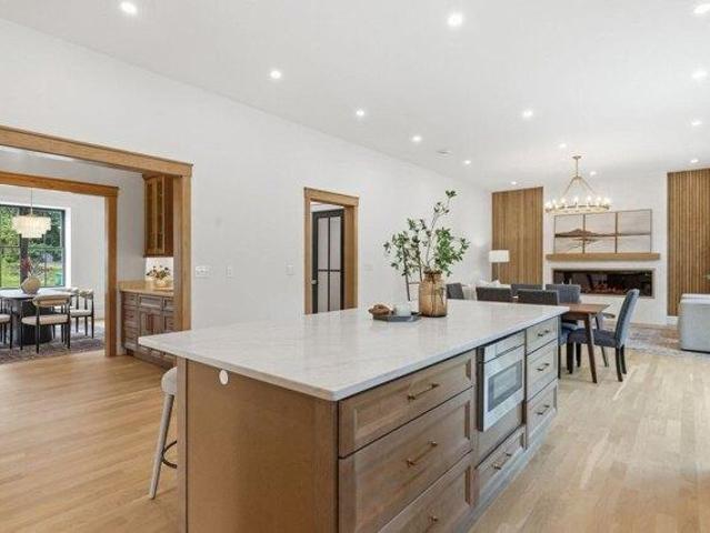 house with 6 bedroom, Burlington MA ES105494562