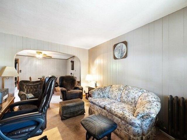 house with 6 bedroom, Chicopee MA ES104440512