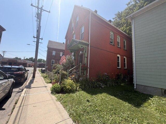 house with 6 bedroom, Chicopee MA ES104480341
